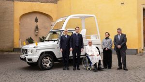 Papa Francesco e le sue auto.